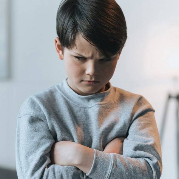 beleidigter Junge