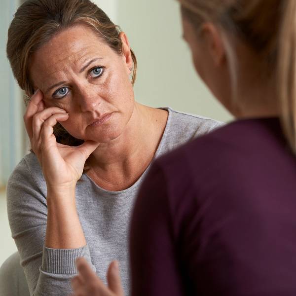 Mutter und erwachsene Tochter