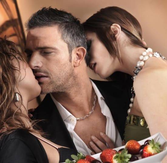 Kann ein Mann zwei Frauen zur gleichen Zeit lieben?