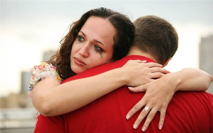 Wie Sie aufhören, an Ihren verheirateten Liebhaber zu denken und Ihren Mann lieben.