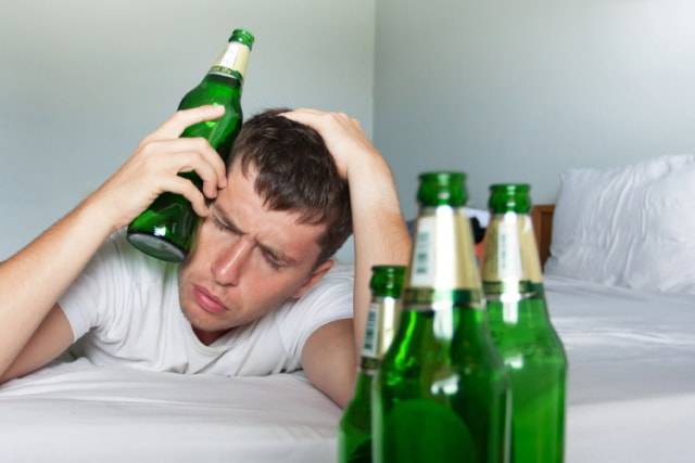 Der alkoholkranke Sohn: Was ist zu tun?