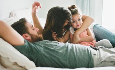 Wie Sie Ihrem Mann helfen, das Baby zu lieben