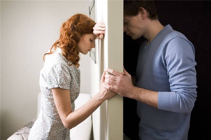 Tipps eines Psychologen, wie man einen schwer beleidigten Mann um Verzeihung bittet