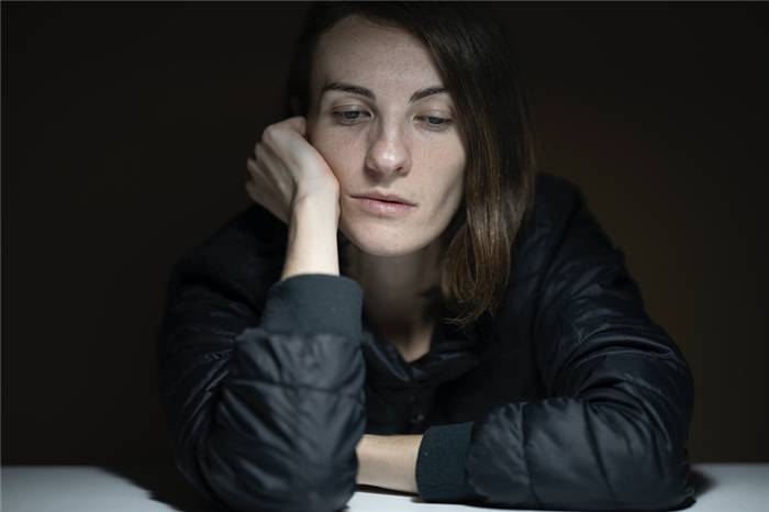 8 Anzeichen für Männer, die in der Ehe fremdgehen