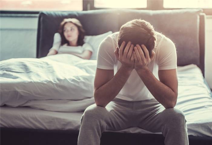 unglückliches Paar im Bett