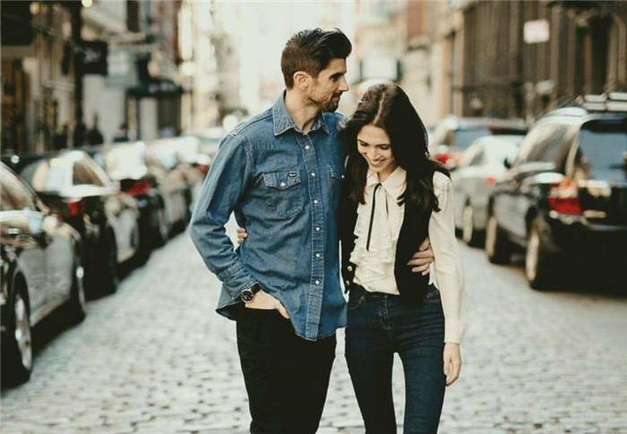 Die 8 ersten Anzeichen eines verliebten Mannes