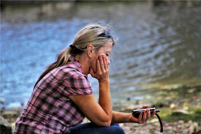 Warum Sie nicht mit anderen Menschen sprechen wollen: 5 Gründe für diesen Zustand und wie Sie ihn überwinden können