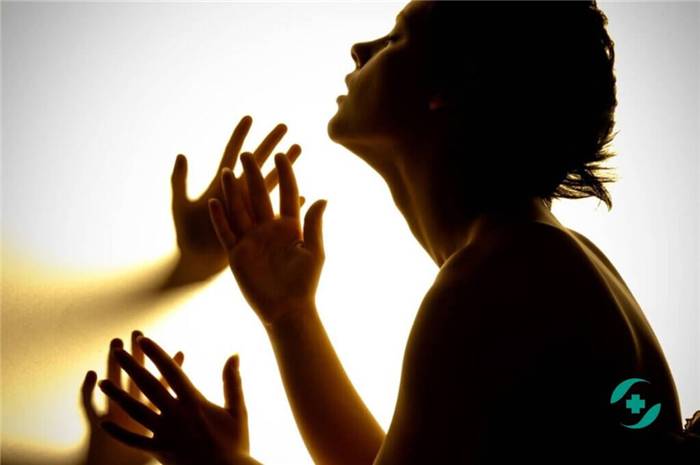 Ursachen für emotionale Abhängigkeit - Angst vor Einsamkeit oder geringes Selbstwertgefühl