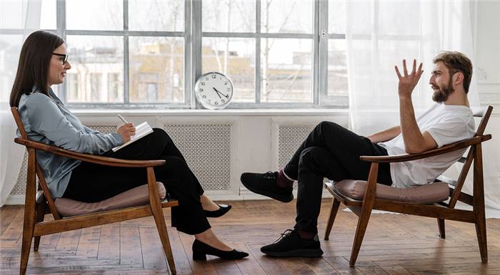 Nervös wegen Ihres neuen Jobs? 4 Strategien zur Bewältigung von Ängsten.
