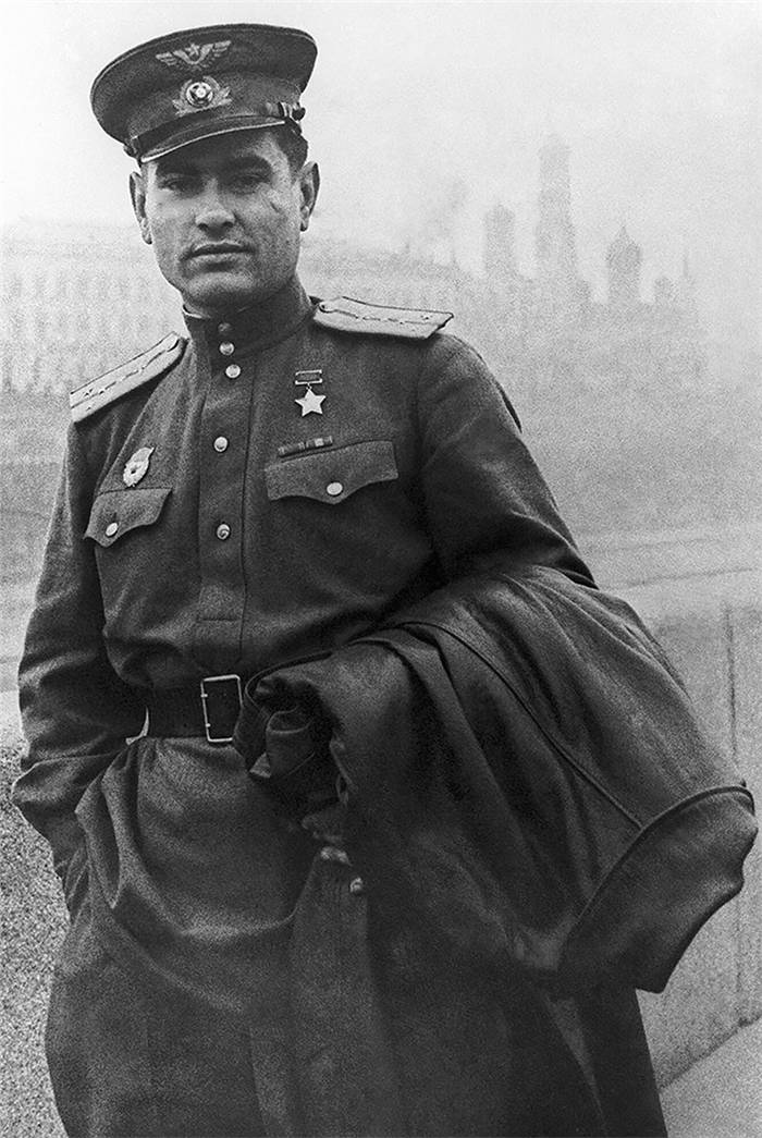 Sowjetischer Pilot Alexei Maresiev