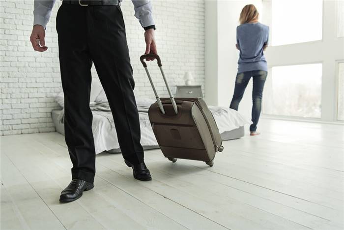 Wie man über die Situation hinwegkommt, wenn der Ehemann für eine andere Frau weggegangen ist: 10 Tipps