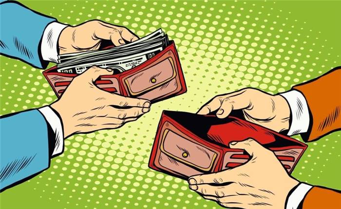Ein Mann schenkt einer Frau Geld