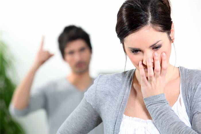 6 Fehler im Verhalten einer Frau, wenn ihr Mann missbräuchlich ist