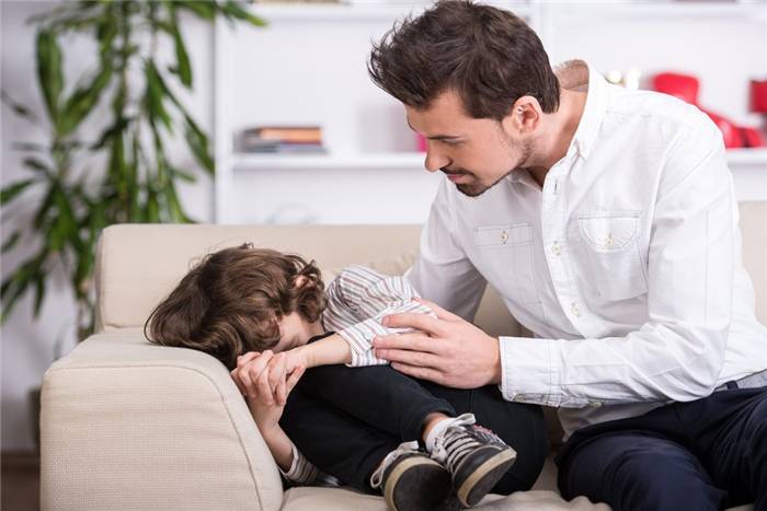 Ihr Kind imitiert das Verhalten von Mama und Papa