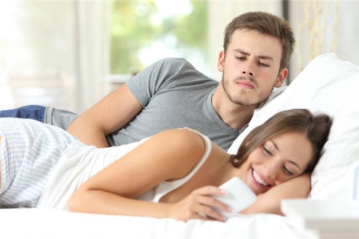 Liebe oder Abscheu: Warum sind manche Menschen eifersüchtiger?