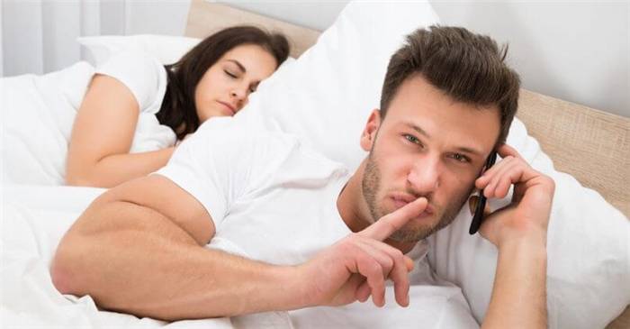 Ein Liebhaber kann die Ursache für Aggression sein