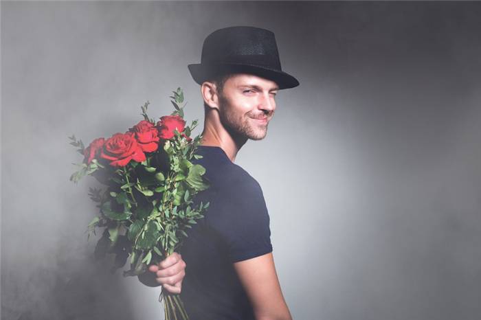Ein Freund. Rosen. Datum.