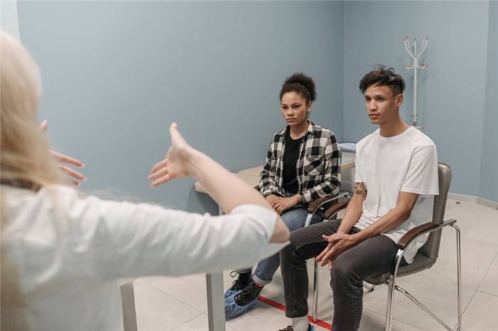 Paar beim Psychologen