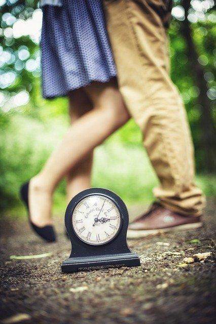 Ein Mann Eine Frau und ihre Uhr