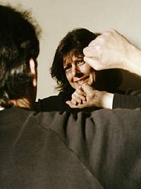"Eines Tages hob er die Hand gegen mich und es begann..." 