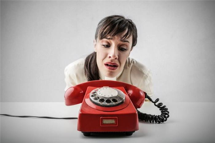 Mädchen mit Telefon