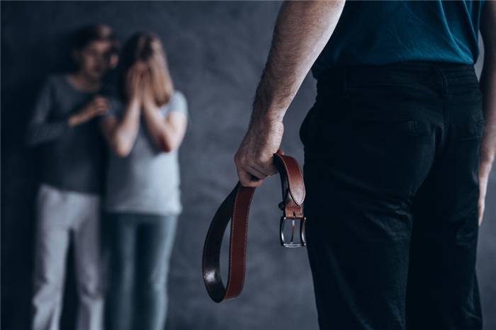 Ursachen der Soziopathie: Kindheitstrauma und andere