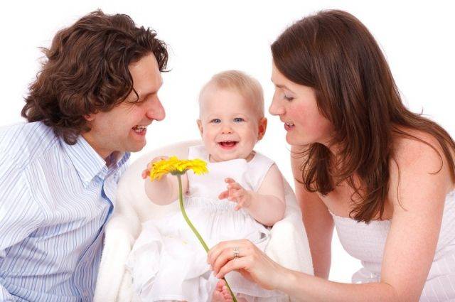 Für ein Kind ist es am einfachsten, sich in jungen Jahren an ein neues Familienmitglied zu gewöhnen.
