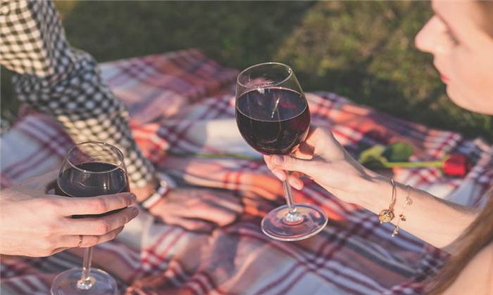 Wie verhält man sich mit einem Mann bei einem Date? 20 Tipps von einem Mann!