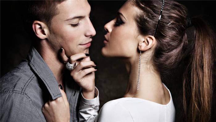 Warum flirten Frauen mit anderen Männern?